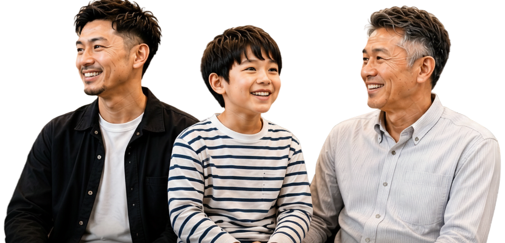 笑顔で並ぶ父・子ども・祖父の3世代
