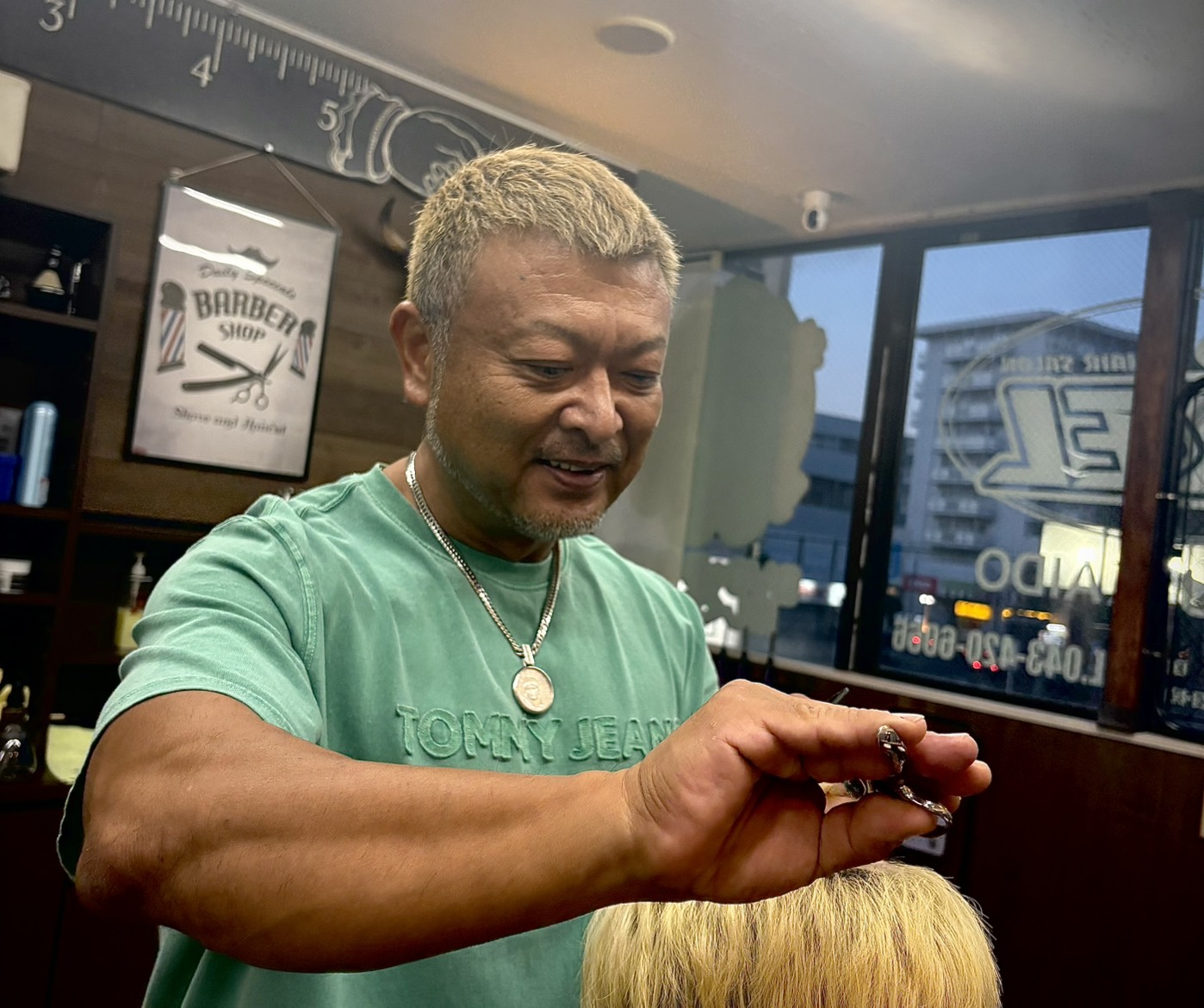 施術中のスタッフの様子